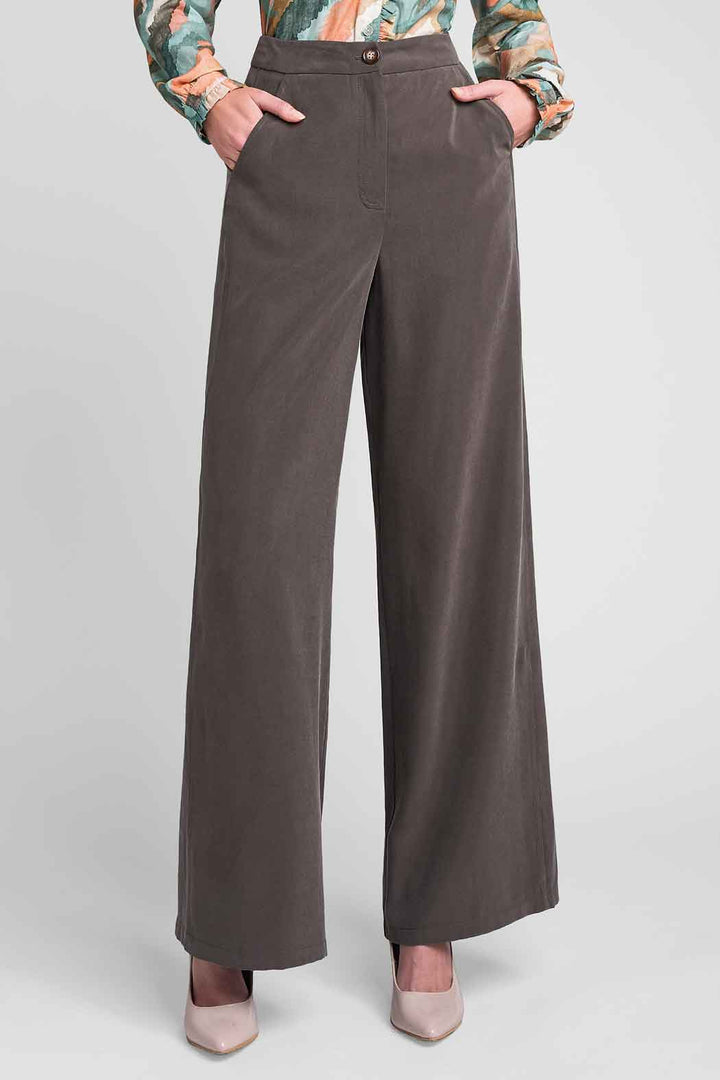 Pantalon Liso Corte Recto Con Bolsas