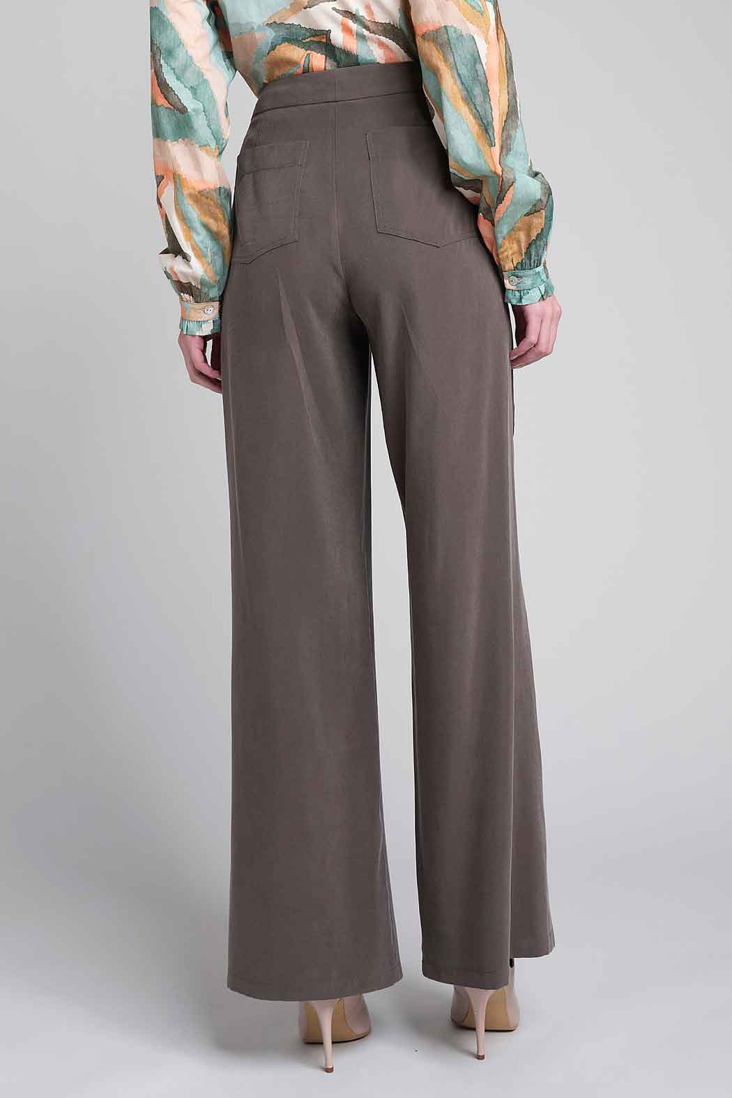 Pantalon Liso Corte Recto Con Bolsas