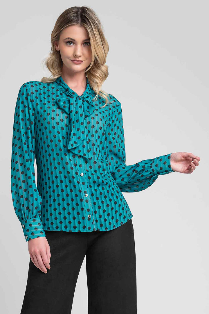 Blusa Con Corbatin Y Estampado De Lunares