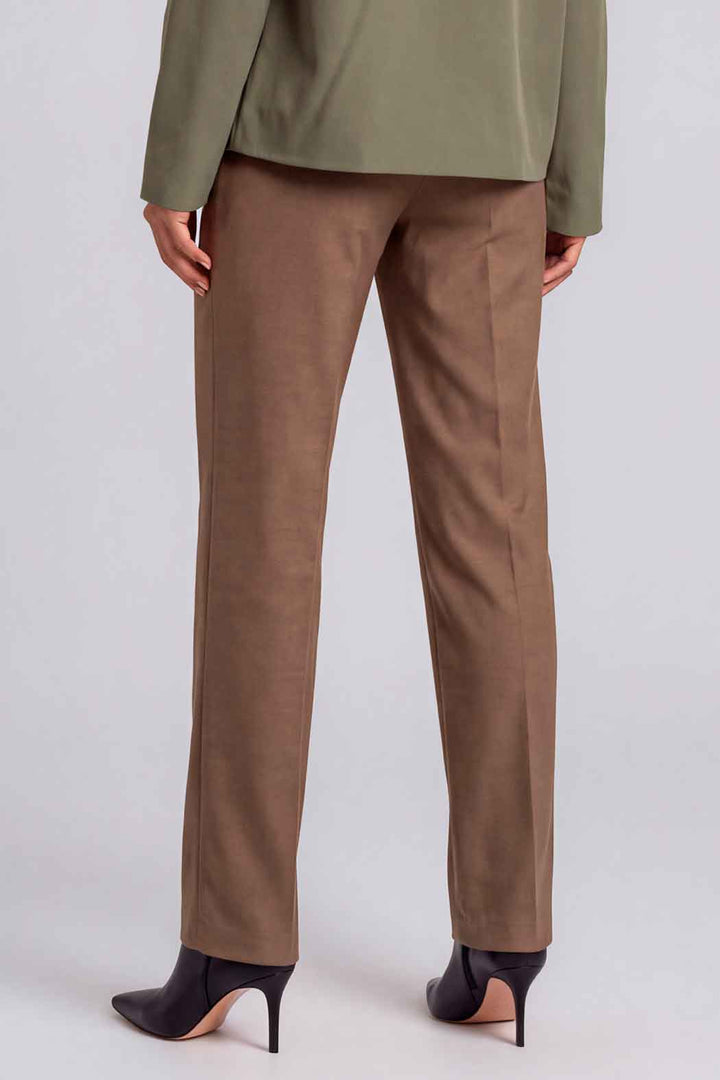 Pantalon Liso Corte Recto Con Bolsas