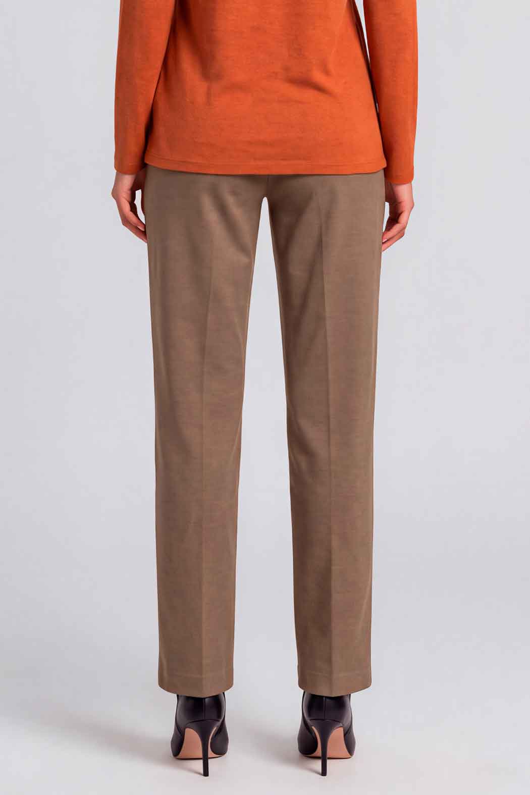 Pantalon Liso Corte Recto Con Bolsas