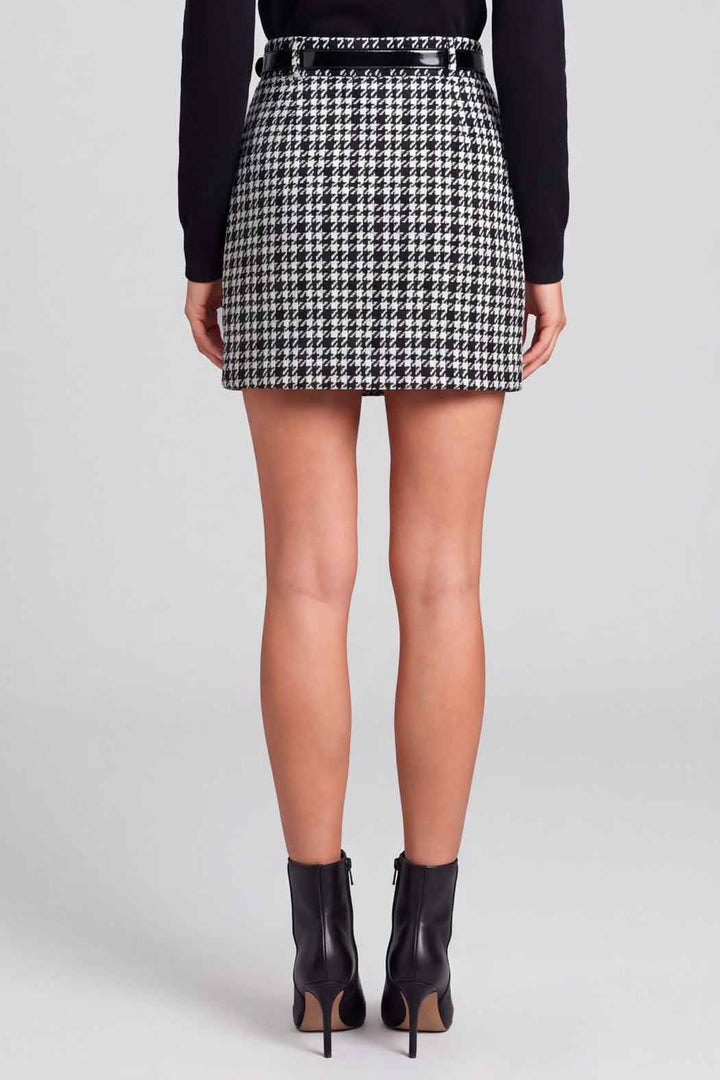Falda Corta Con Estampado De Cuadros