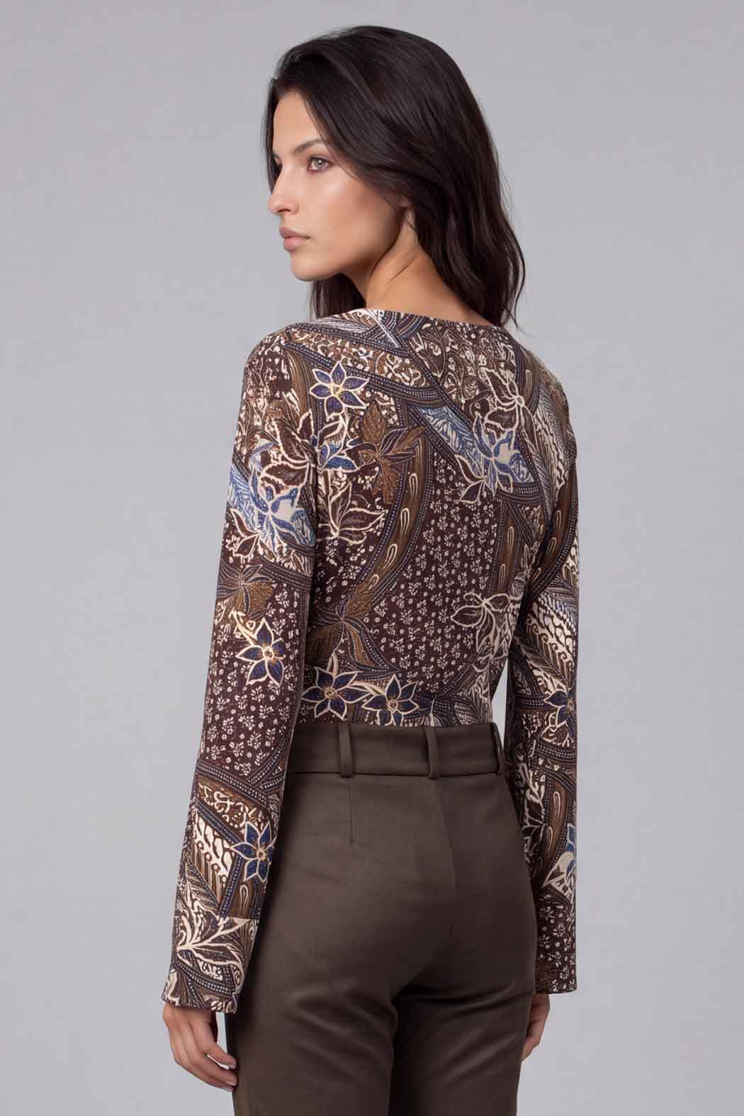 Blusa Estampada Con Manga Acampanada