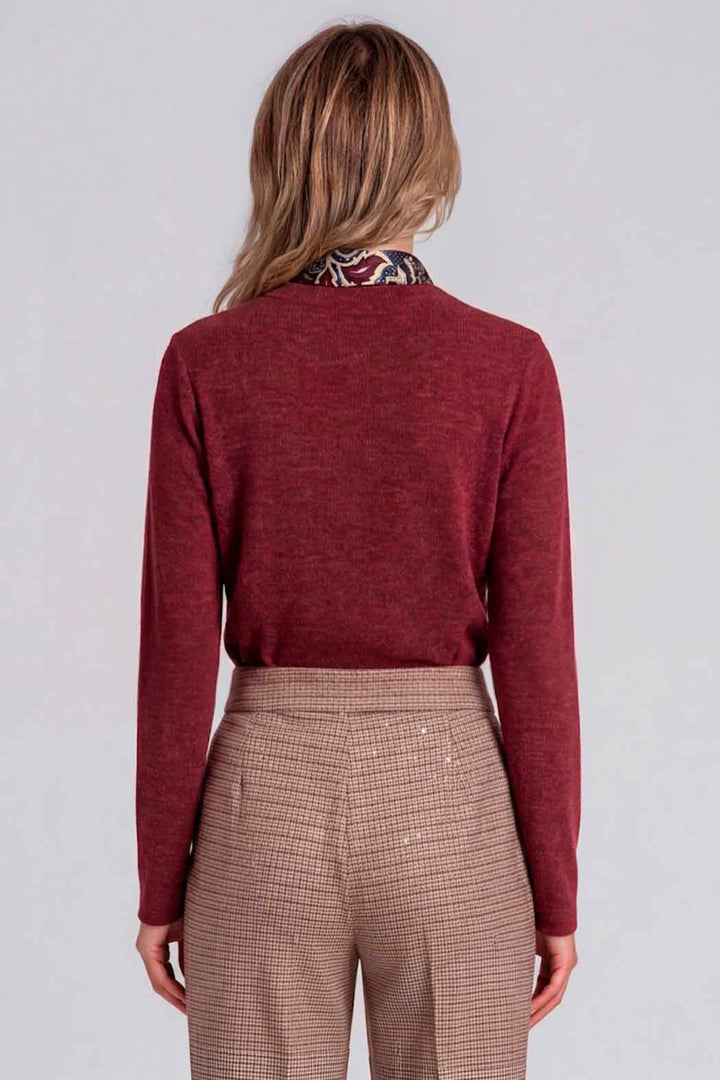 Blusa Lisa Con Mascada En Cuello