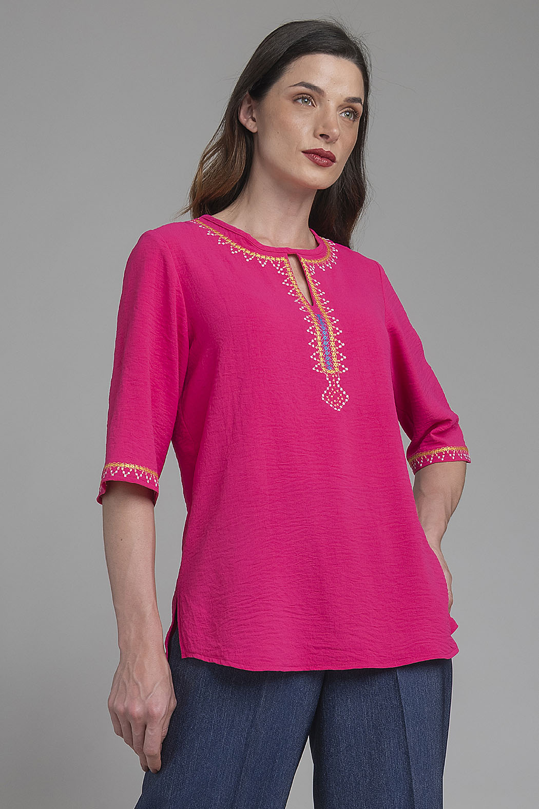 Blusa Con Manga 3/4 Y Detalles Bordados