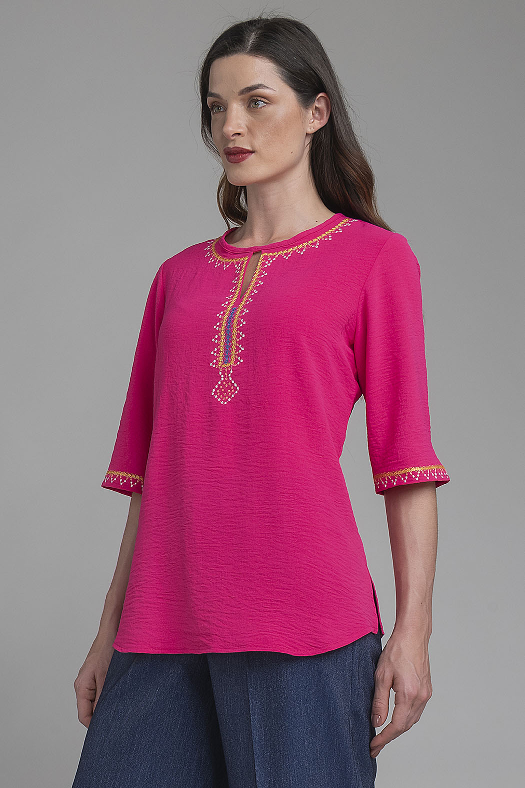 Blusa Con Manga 3/4 Y Detalles Bordados