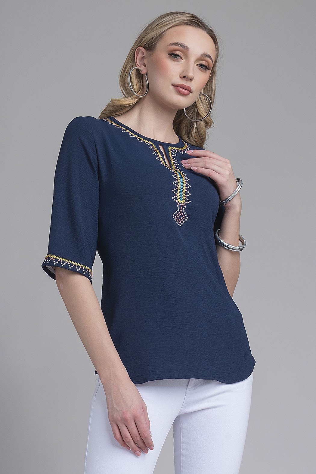 Blusa Con Manga 3/4 Y Detalles Bordados