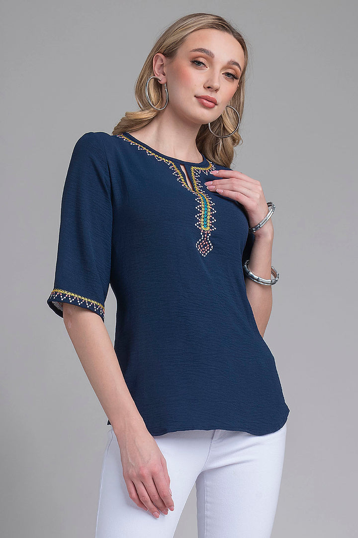 Blusa Con Manga 3/4 Y Detalles Bordados