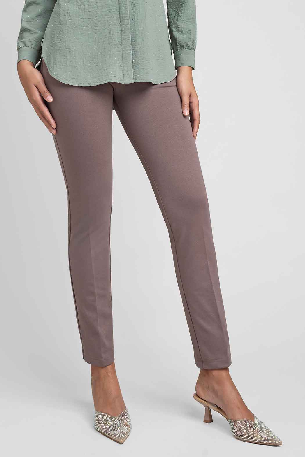 Pantalon Corte Recto Con Cierre En Bolsas