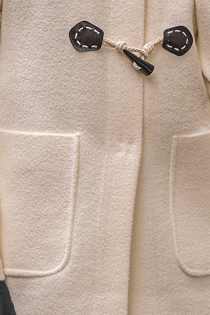 Abrigo Largo Con Broches Al Frente