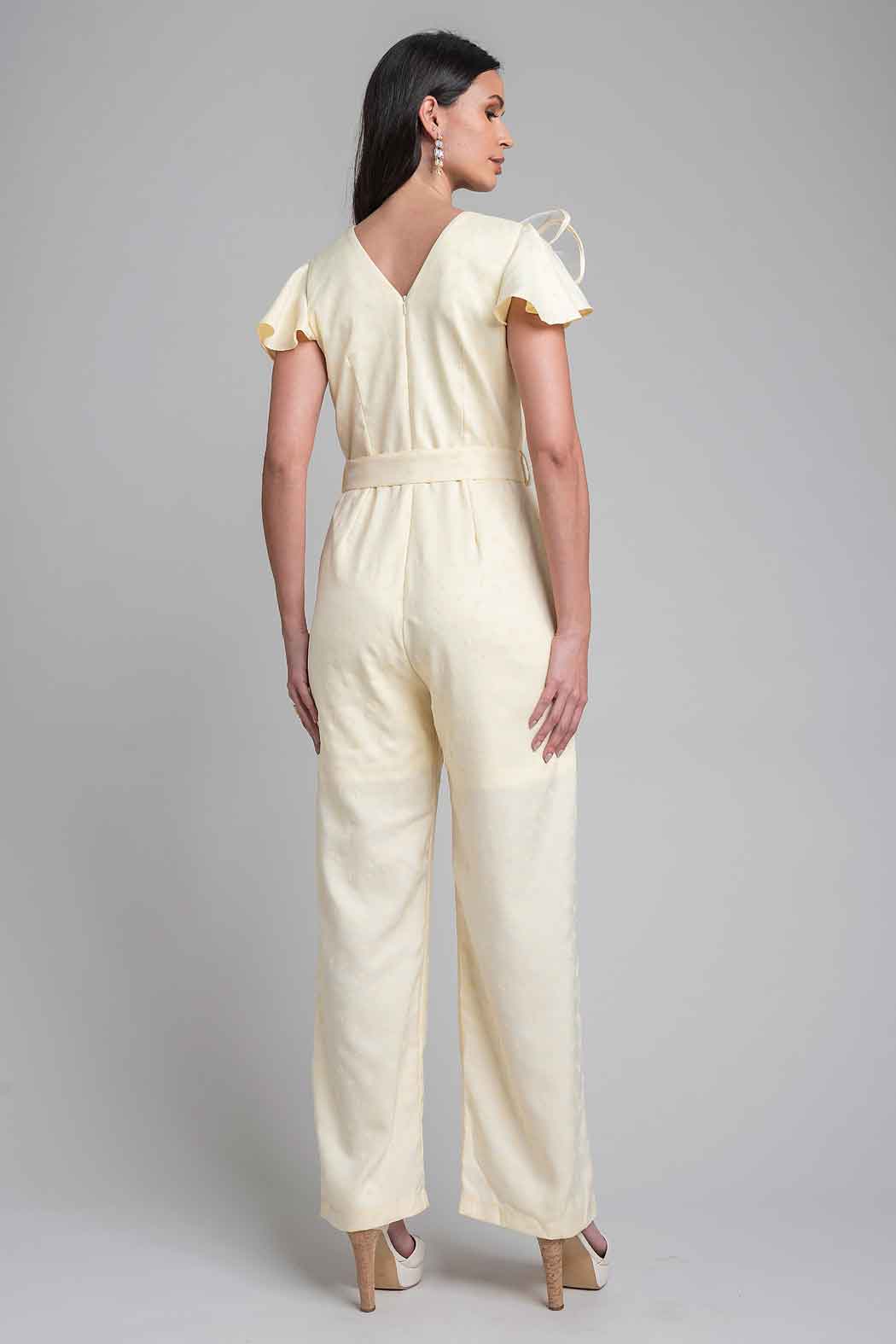 Jumpsuit Con Olan En Manga Y Flor En Hombro