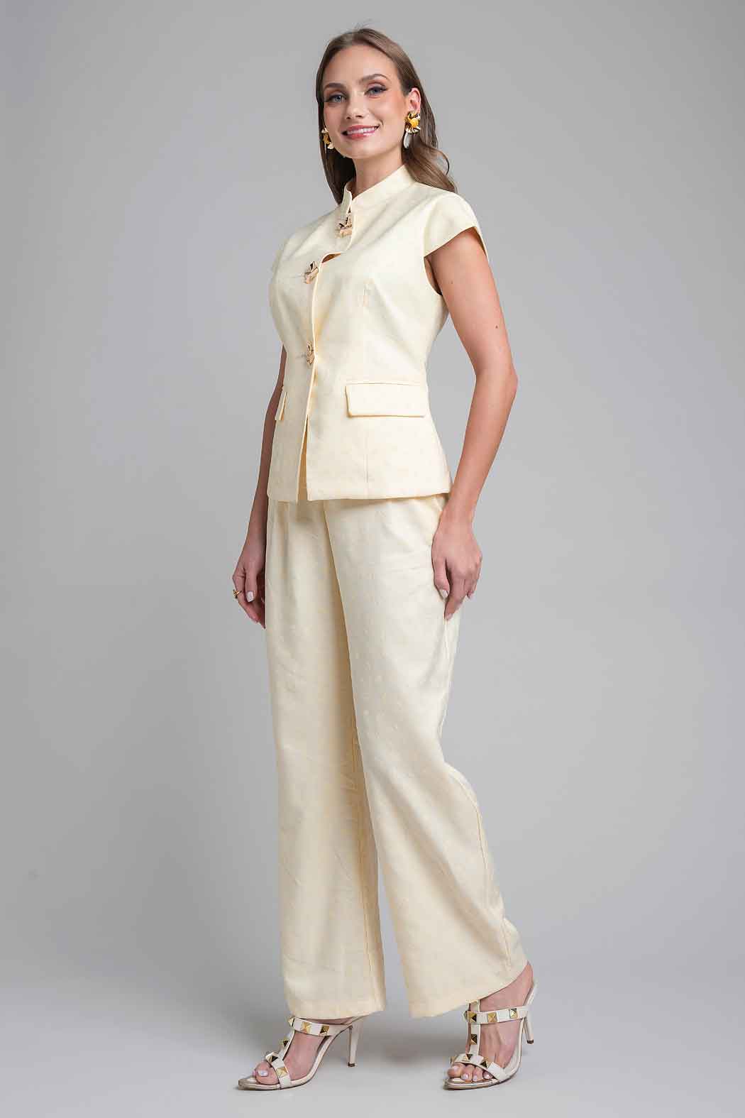 Conjunto De Pantalon Con Saco Y Boton Decorativo