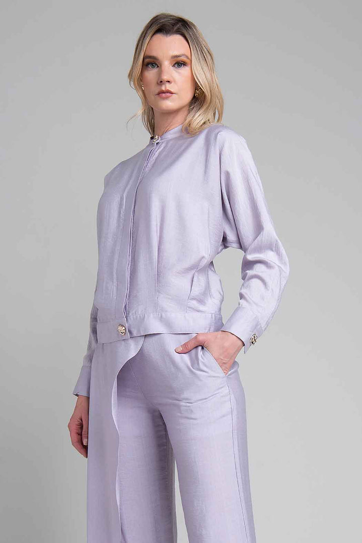 Blusa De Manga Larga Con Cuello Alto Y Botones Dorados