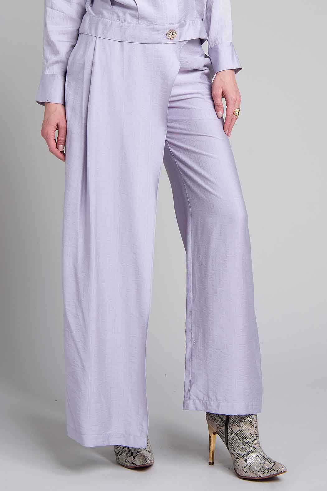 Pantalón De Tiro Alto Con Cruce Asimétrico Y Botones Dorados