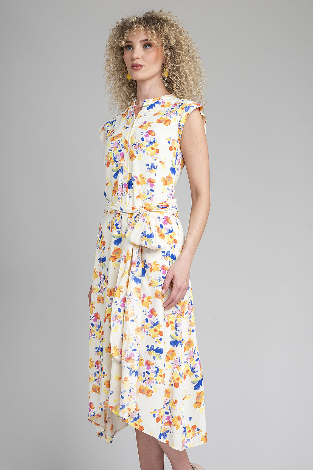 Vestido De Flores Con Botones Y Cinturon