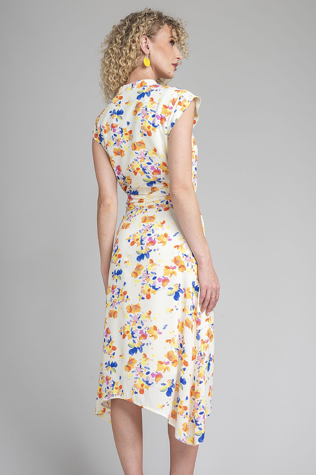 Vestido De Flores Con Botones Y Cinturon