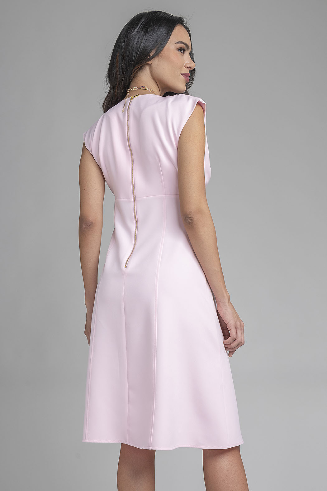 Vestido Liso Con Escote En V Y Botones Al Frente