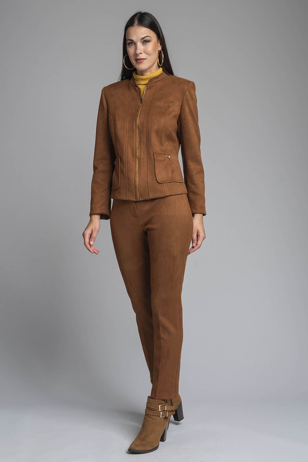 Conjunto De Pantalon Corte Recto Con Saco De Gamusa