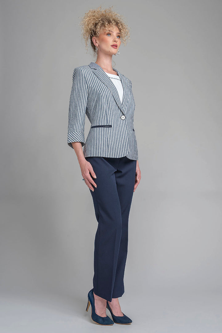 Conjunto De Pantalon Liso Con Blusa Y Saco De Rayas