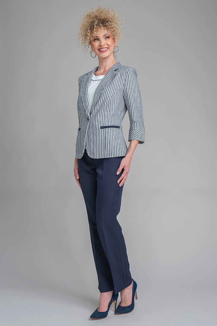Conjunto De Pantalon Liso Con Blusa Y Saco De Rayas