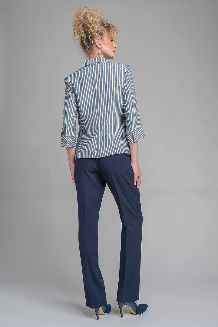 Conjunto De Pantalon Liso Con Blusa Y Saco De Rayas