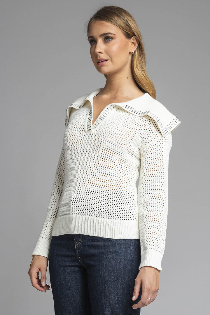 Sueter Calado Con Brillos En Cuello