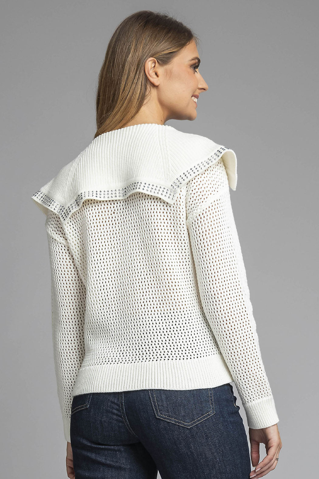Sueter Calado Con Brillos En Cuello