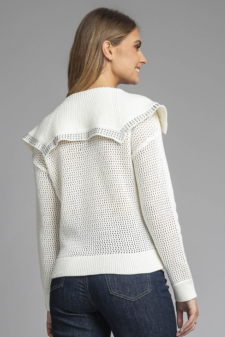 Sueter Calado Con Brillos En Cuello
