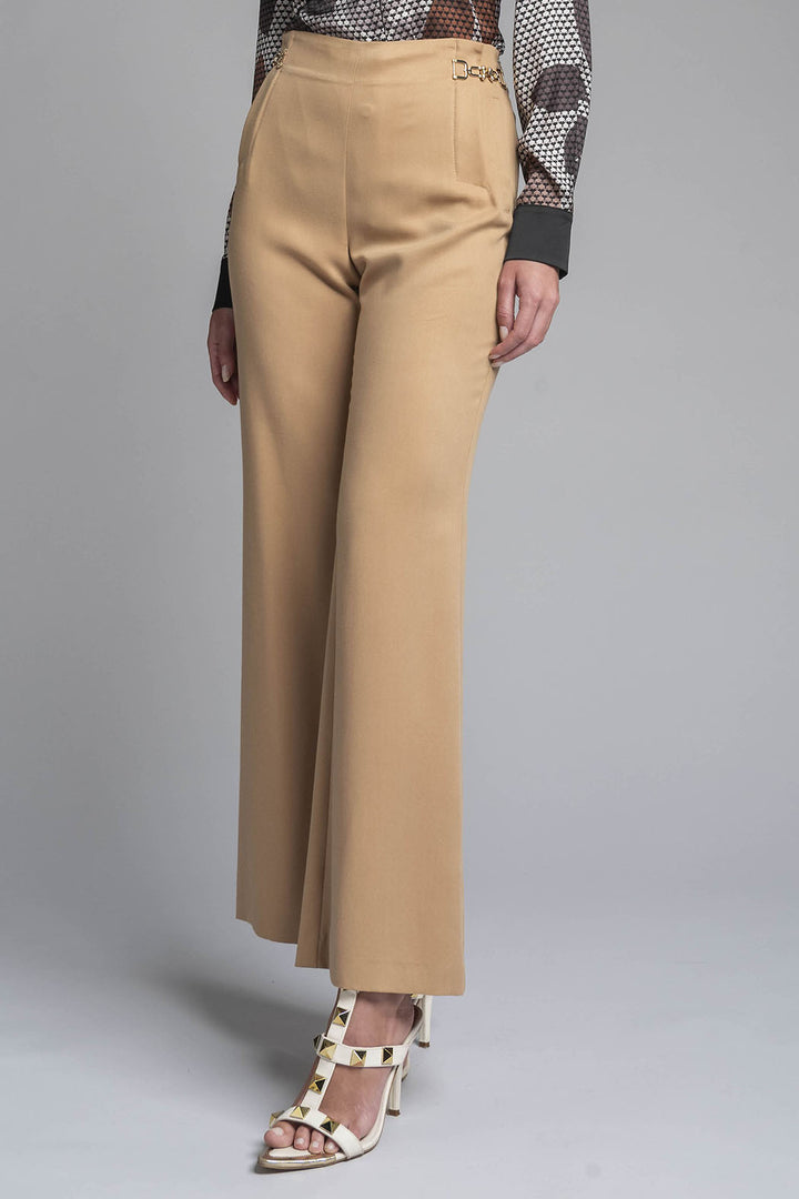 Pantalon Corte Recto Con Bolsas Al Frente