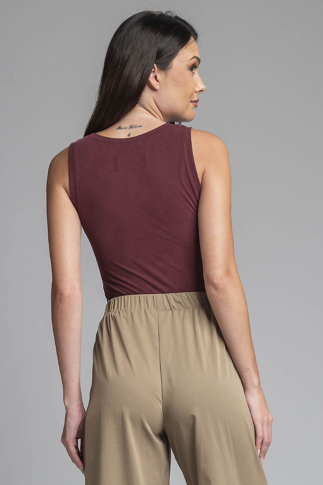Blusa Sin Mangas Con Pedreria Al Frente