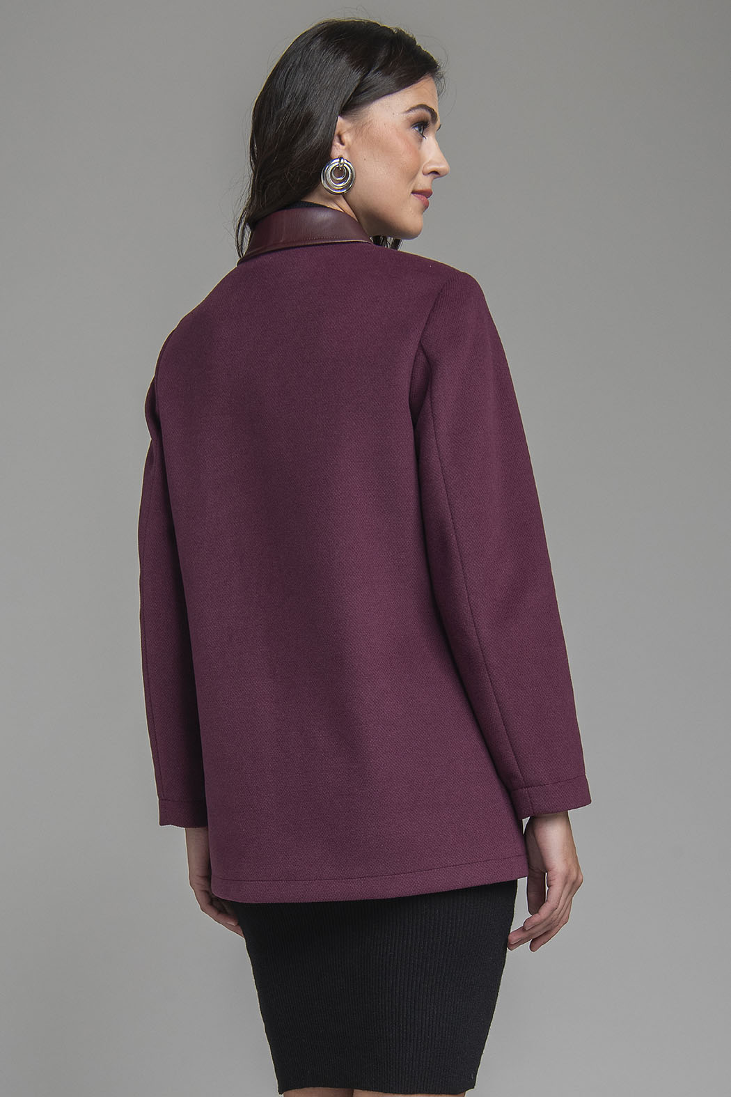 Abrigo Con Bolsas Al Frente