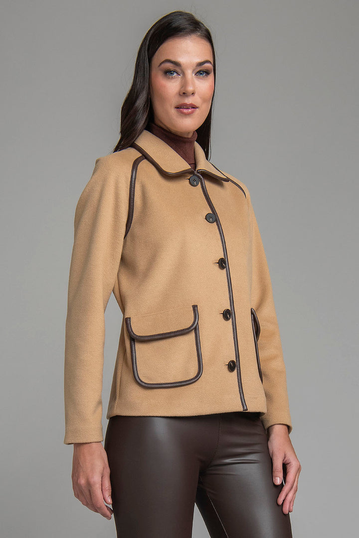 Chamarra Con Bolsas Al Frente