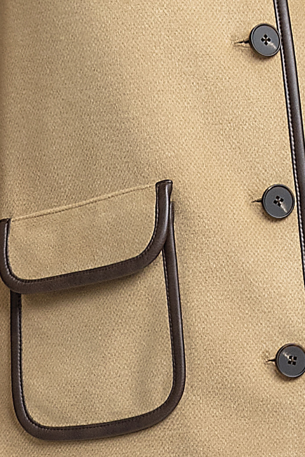 Chamarra Con Bolsas Al Frente