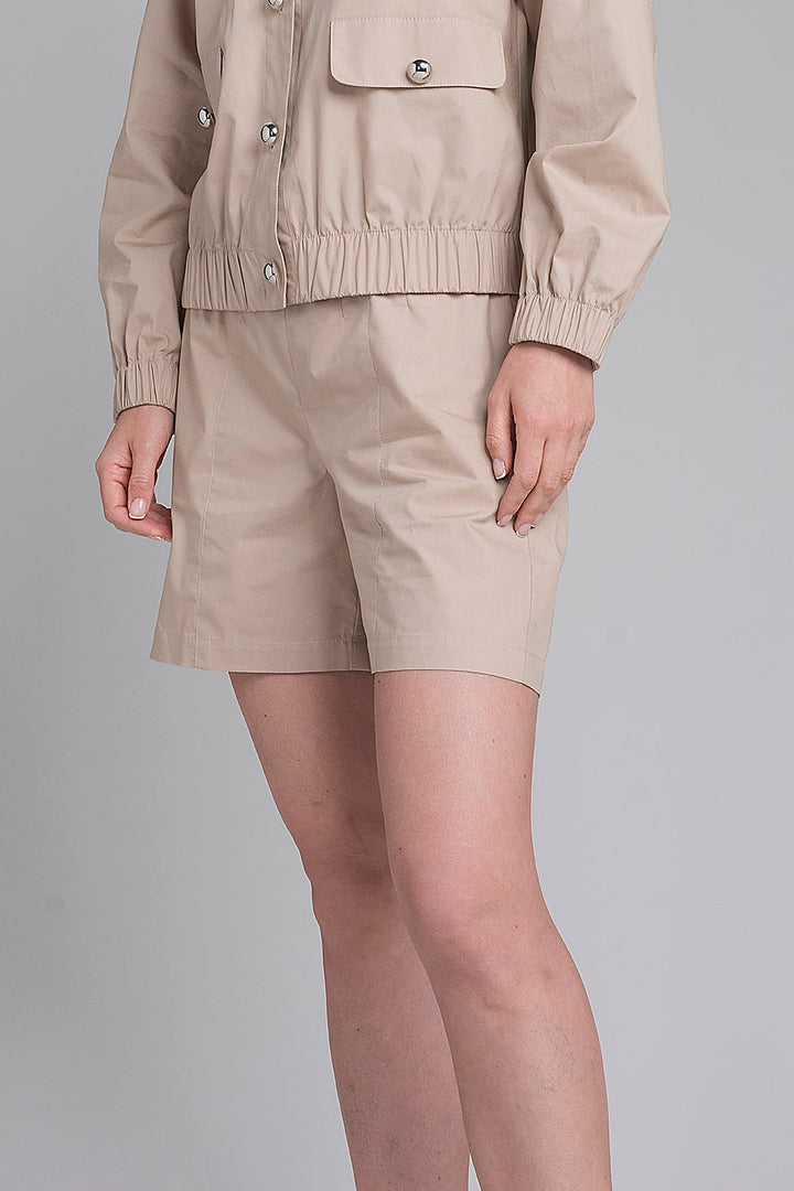 Short Liso Con Cinturon