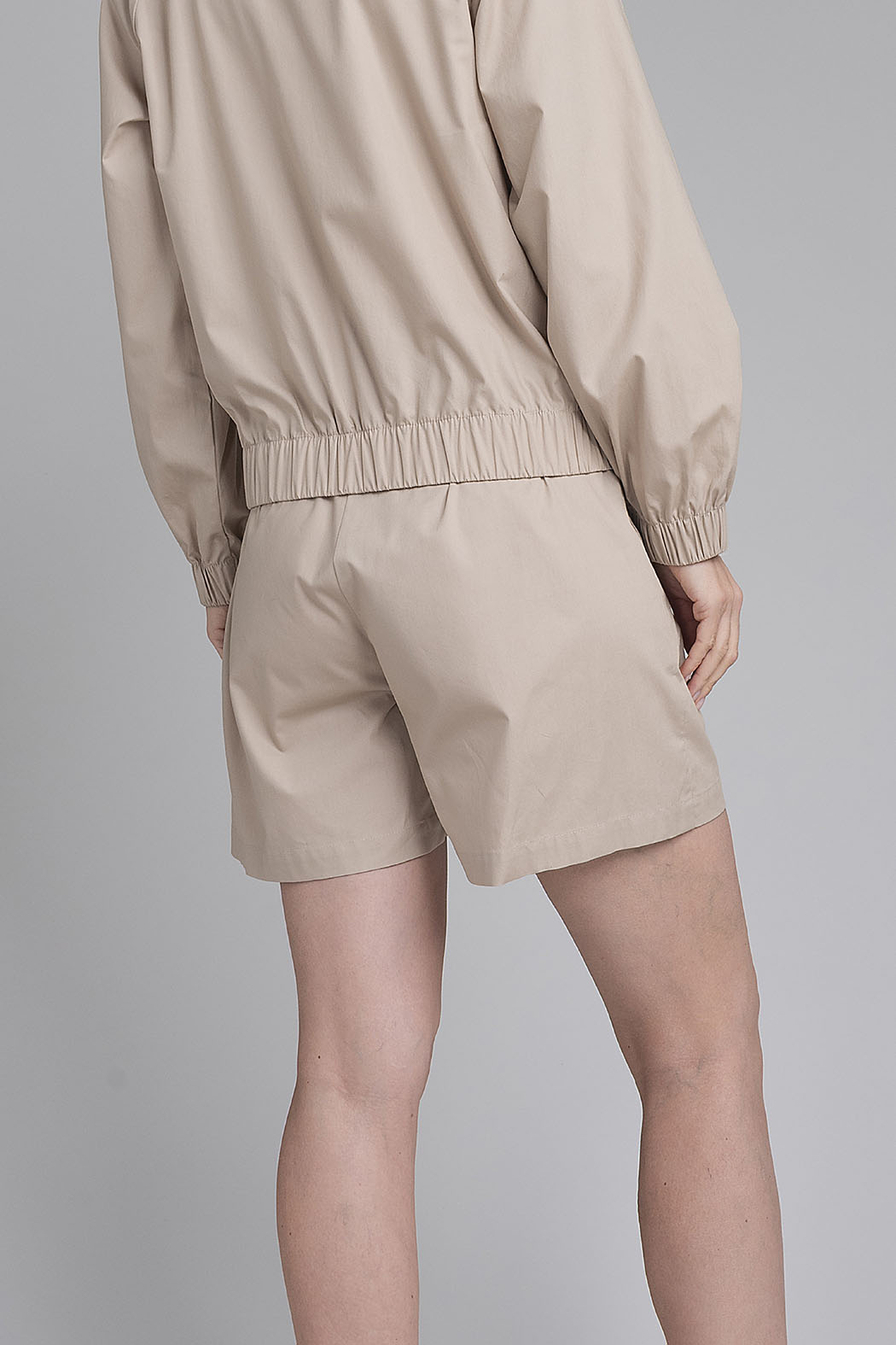 Short Liso Con Cinturon