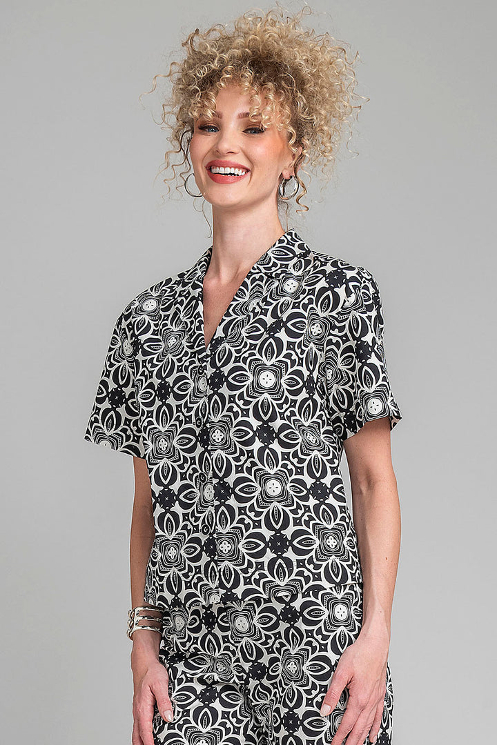 Blusa Estampada Con Manga Corta