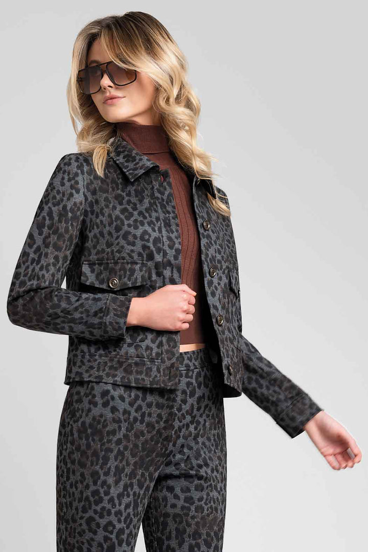 Chamarra Corta Con Estampado Animal Print