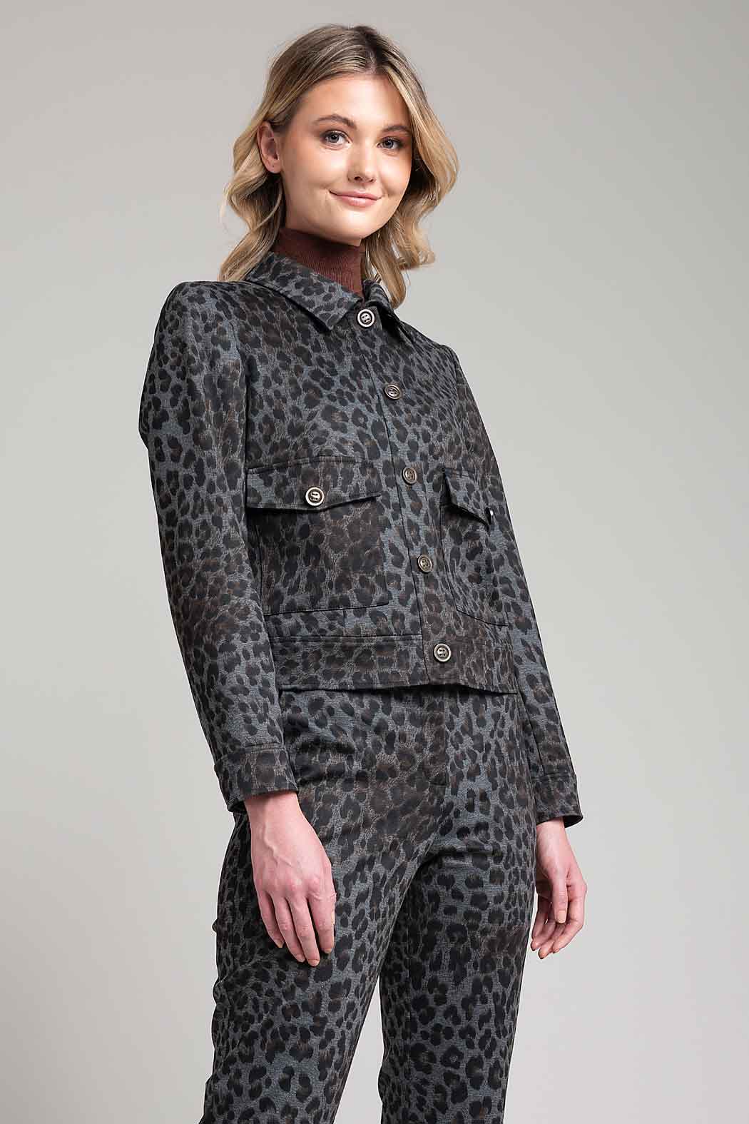 Chamarra Corta Con Estampado Animal Print
