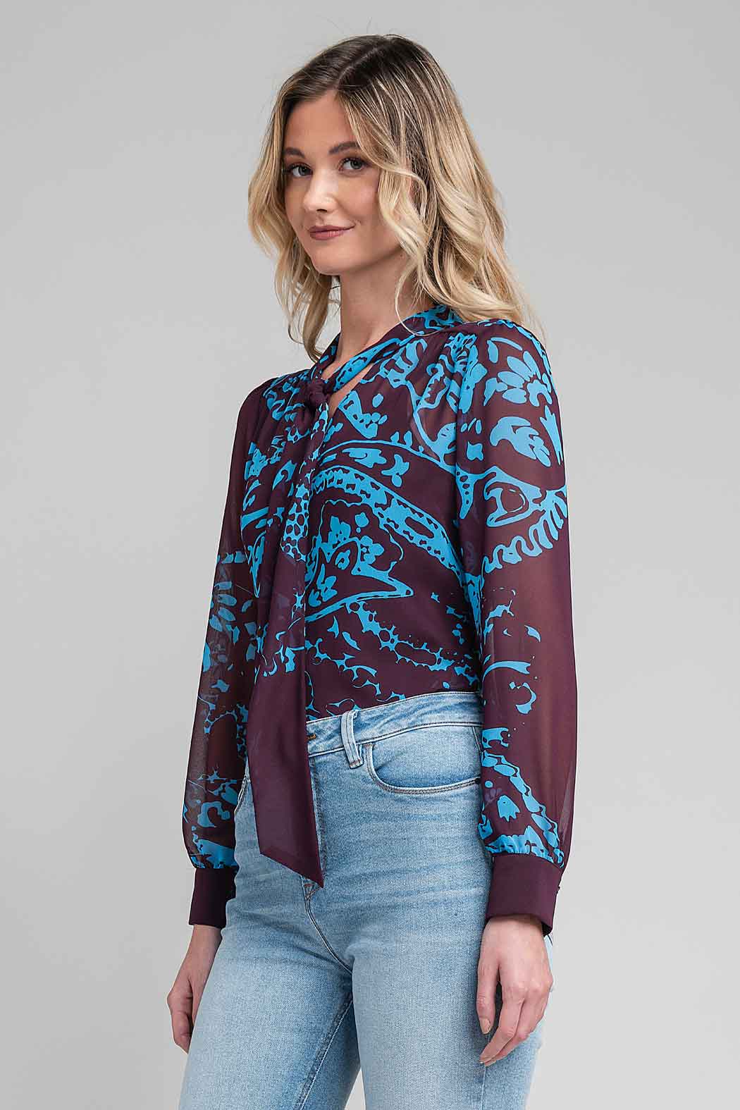 Blusa Estampada Con Corbatin