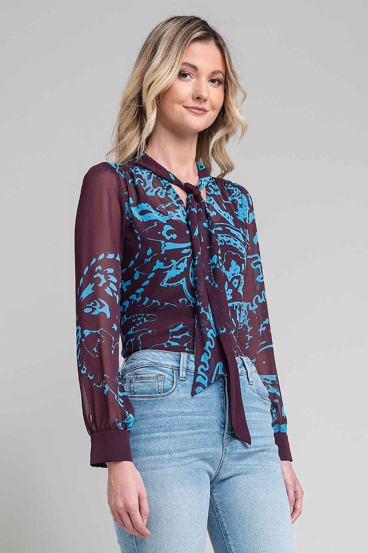 Blusa Estampada Con Corbatin