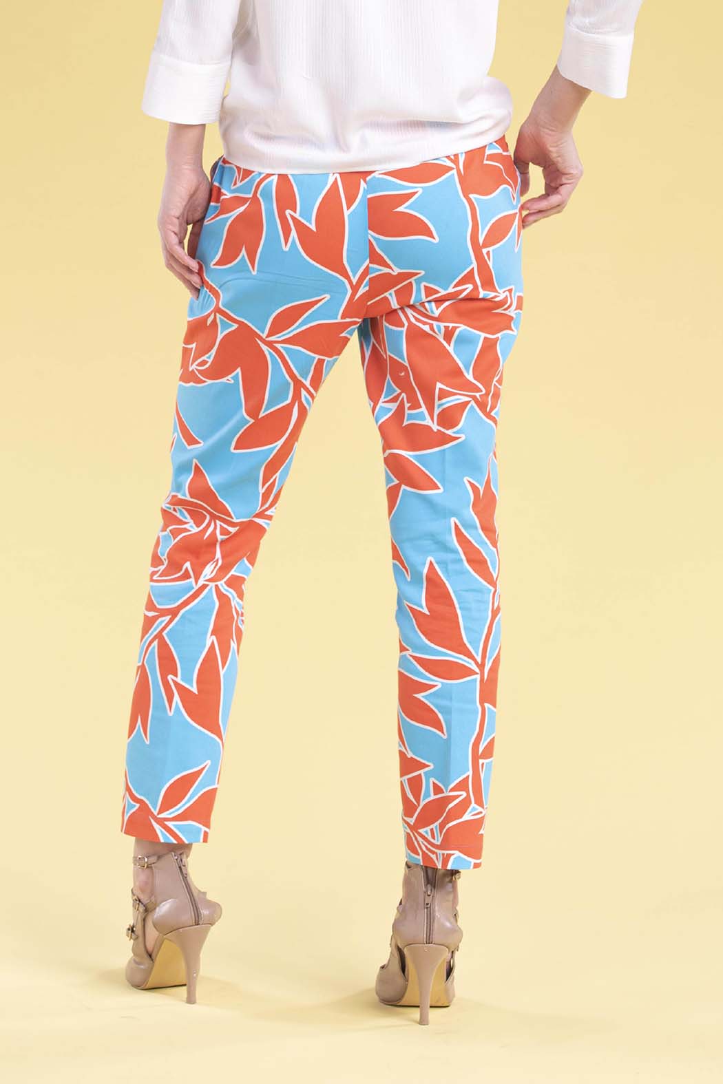 Pantalon Con Estampado De Hojas