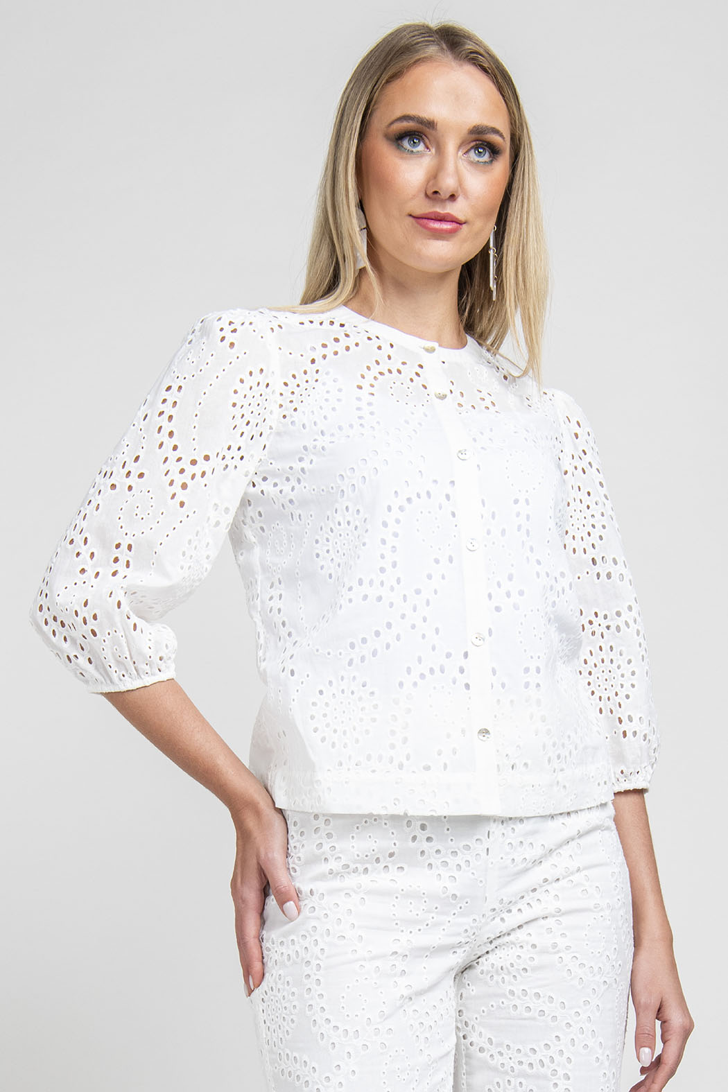 Blusa Con Detalles Bordados