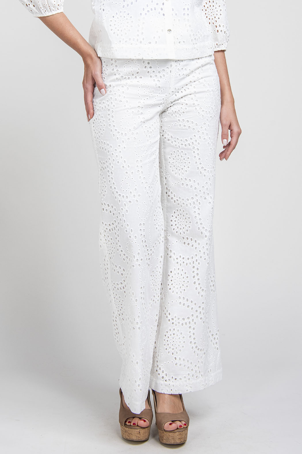 Pantalon Liso Con Detalles Bordados