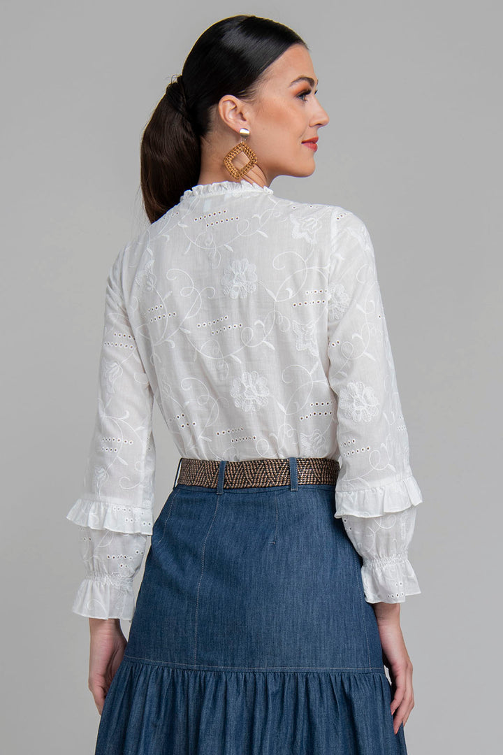 Blusa Con Bordados Y Botones Al Frente