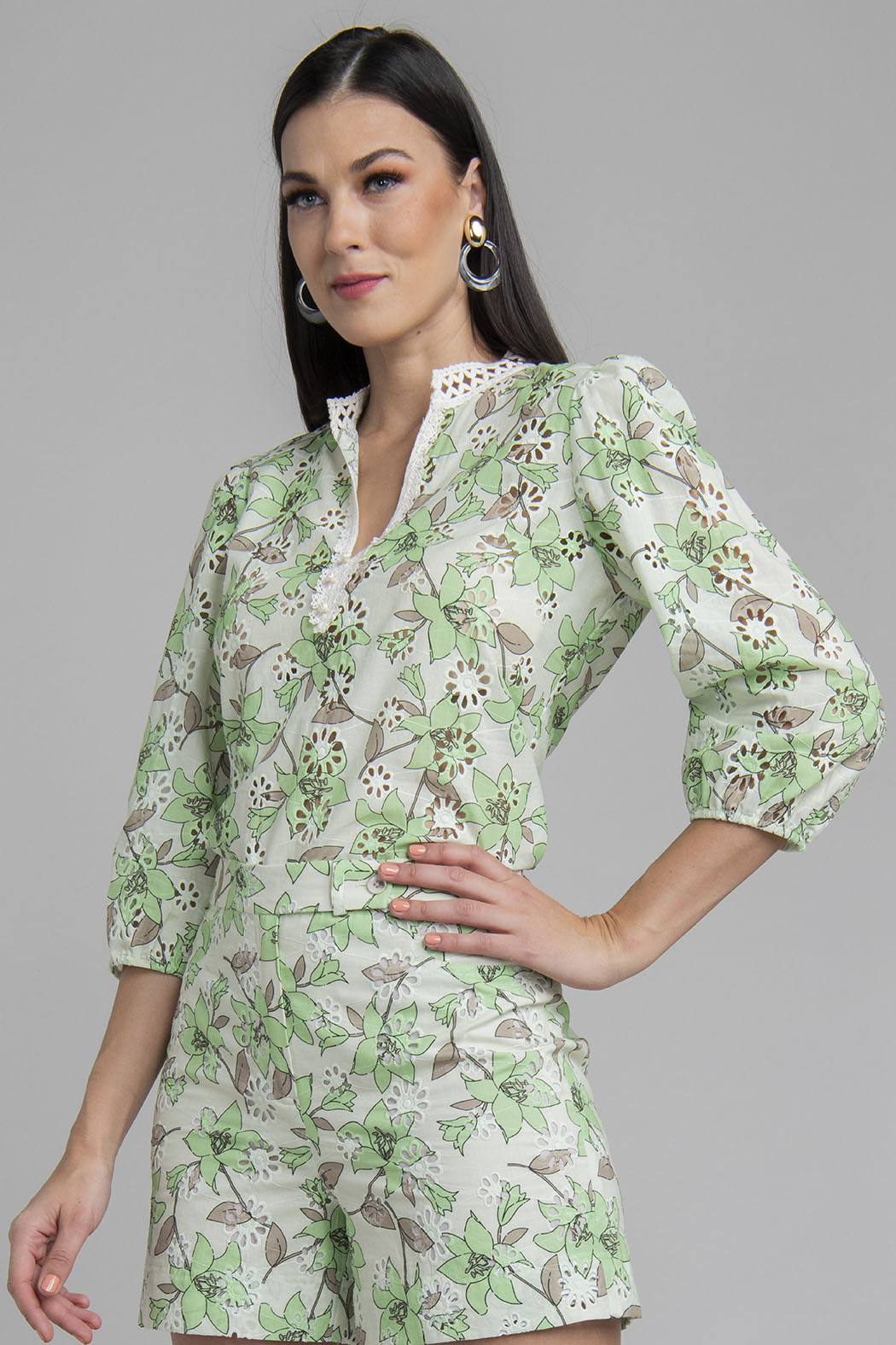 Blusa Estampada Con Detalles Bordados