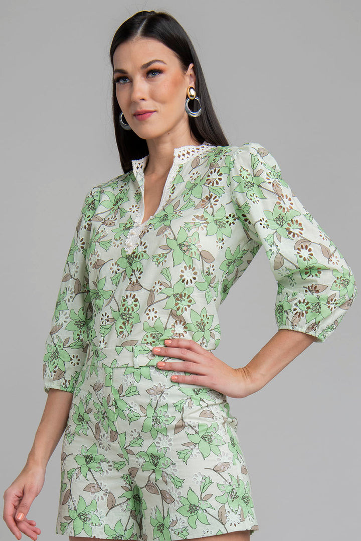 Blusa Estampada Con Detalles Bordados