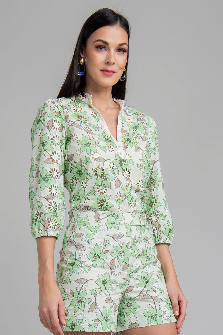 Blusa Estampada Con Detalles Bordados