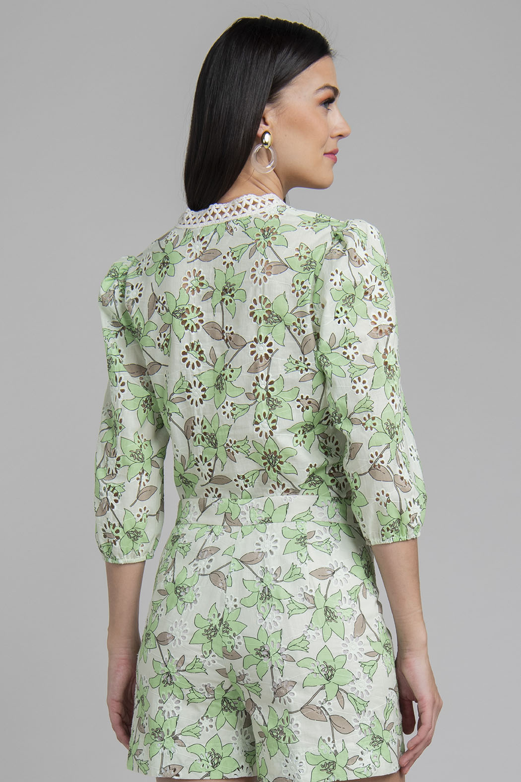Blusa Estampada Con Detalles Bordados