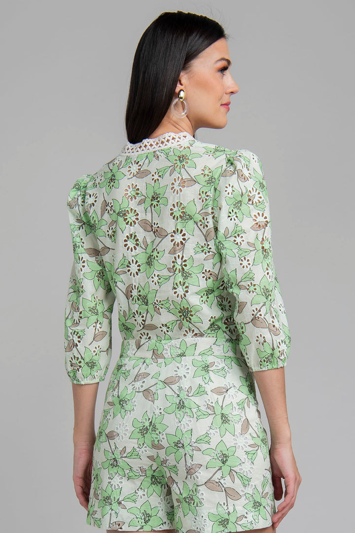 Blusa Estampada Con Detalles Bordados