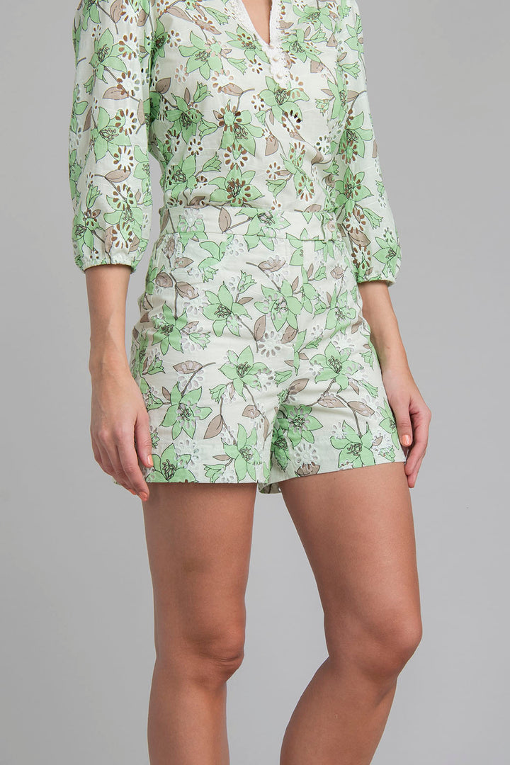 Short Estampado Con Detalles Bordados